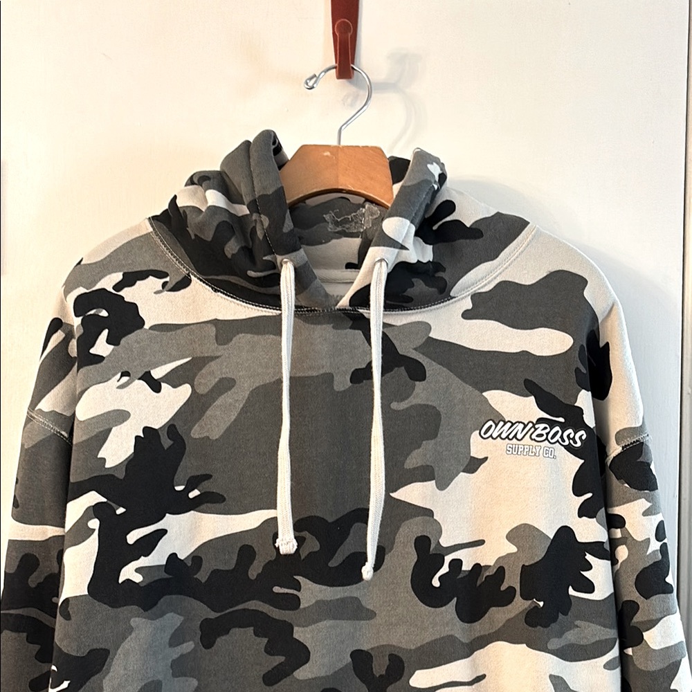 Boss Black and Gray Camouflage Sweatshirt NWOT Size Large 10 0493